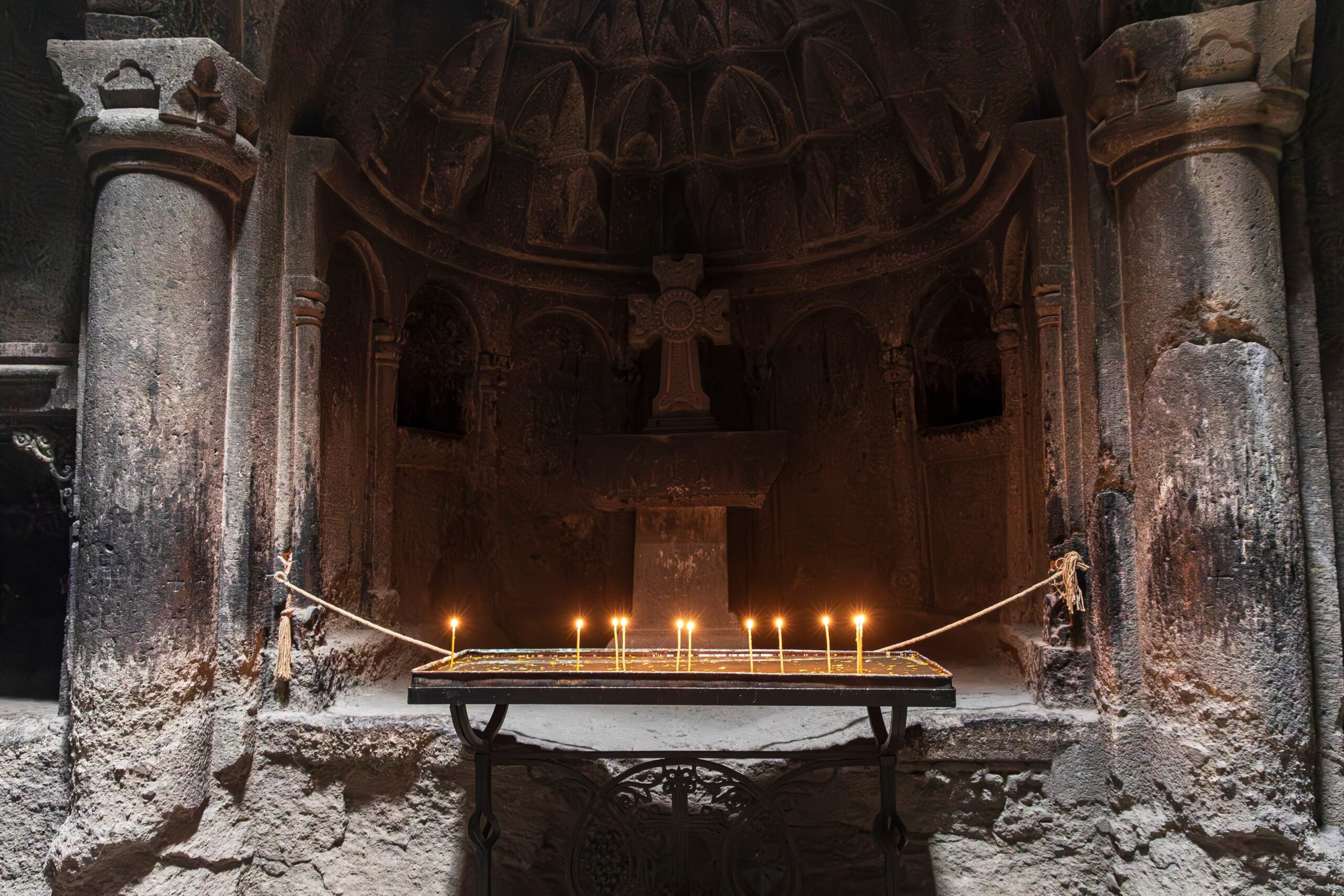 gegard-monastiri-armenia Geghard-monastery-armenia